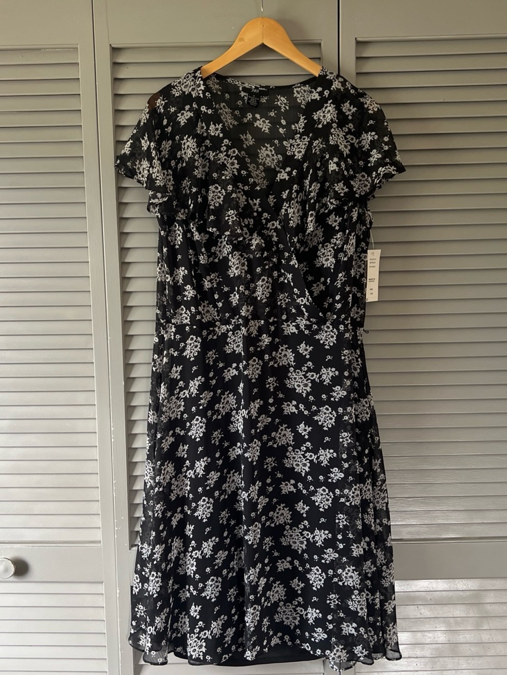 NWT Sears JBS black and white floral ruffle wrap dress